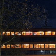 Rathaus leuchtet orange